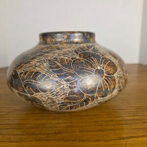 Hand-Etched Nicaraguan Studio Pottery Vase Signed San Juan de Oriente